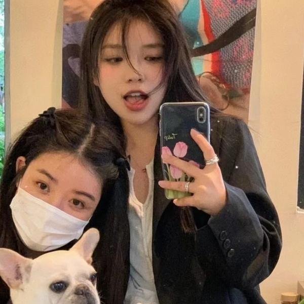 穿越成女明星和霸总谈恋爱